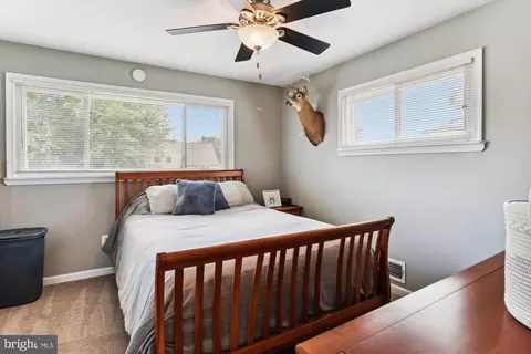 Bedroom - 123 Sandy Beach Dr, Pasadena, MD 21122 photo 1 of 4