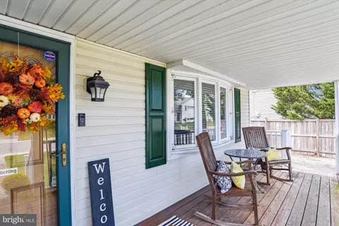Exterior - 123 Sandy Beach Dr, Pasadena, MD 21122 photo 1 of 7