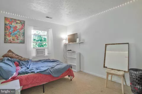 Bedroom - 1210 Holmespun Dr, Pasadena, MD 21122 photo 4 of 5