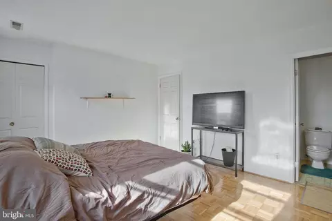 Bedroom - 1210 Holmespun Dr, Pasadena, MD 21122 photo 2 of 5