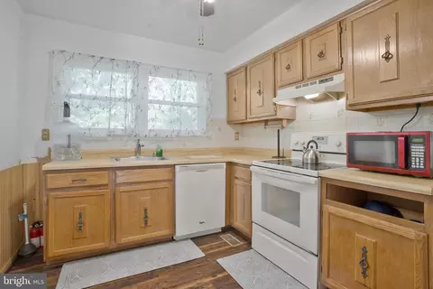 Kitchen - 1210 Holmespun Dr, Pasadena, MD 21122 photo 1 of 1