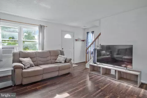 Entry Way - 1210 Holmespun Dr, Pasadena, MD 21122 photo 1 of 5