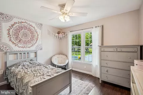 Bedroom - 5149 Cedarlea Dr, West River, MD 20778 photo 9 of 10