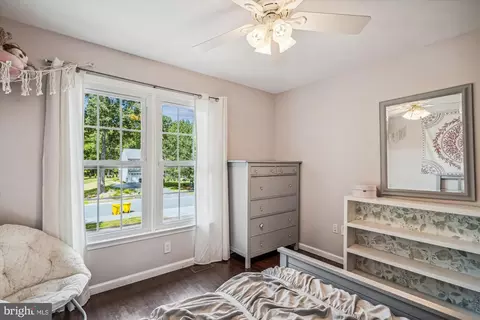 Bedroom - 5149 Cedarlea Dr, West River, MD 20778 photo 6 of 10