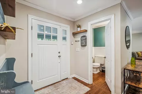 Entry Way - 5149 Cedarlea Dr, West River, MD 20778 photo 2 of 8