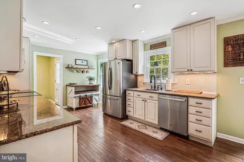 Kitchen - 5149 Cedarlea Dr, West River, MD 20778 photo 1 of 3