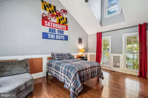 Bedroom - 5149 Cedarlea Dr, West River, MD 20778 photo 2 of 10