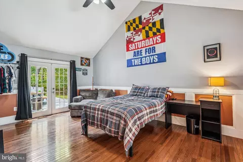 Bedroom - 5149 Cedarlea Dr, West River, MD 20778 photo 1 of 10