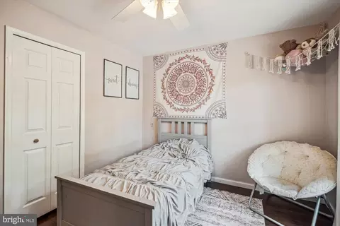 Bedroom - 5149 Cedarlea Dr, West River, MD 20778 photo 10 of 10
