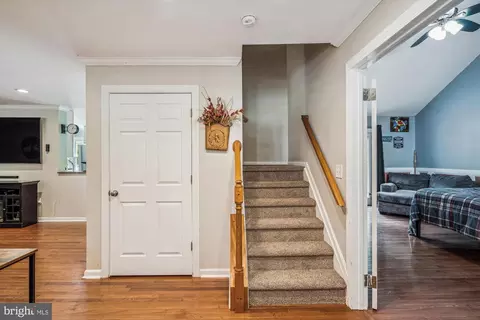 Entry Way - 5149 Cedarlea Dr, West River, MD 20778 photo 3 of 8
