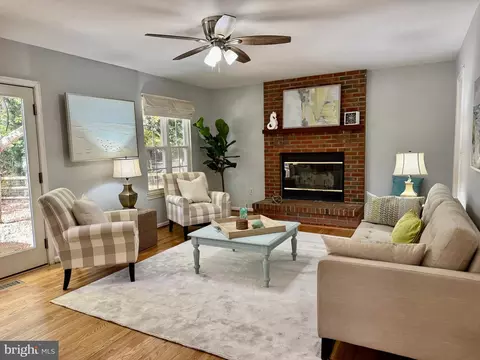 2 Hampton Ct, Annapolis, MD 21403 photo 2