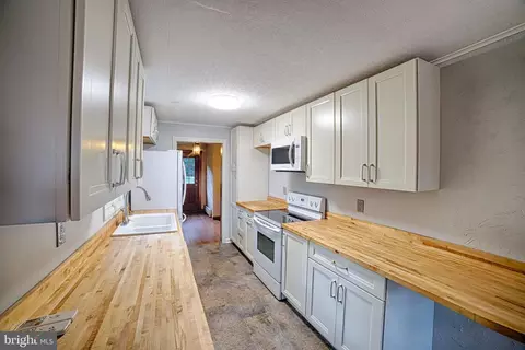 Kitchen - 49 Slama Rd, Edgewater, MD 21037 photo 2 of 2