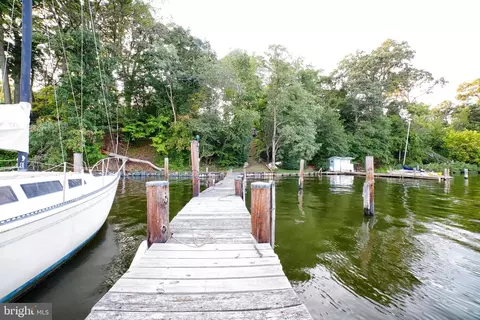 49 Slama Rd, Edgewater, MD 21037