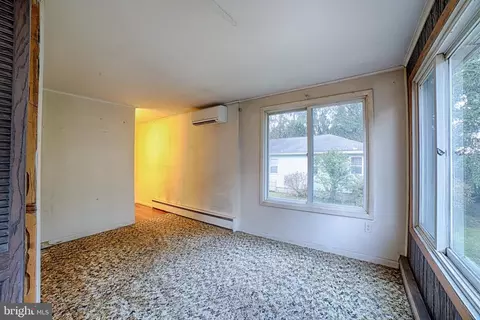 Living - 49 Slama Rd, Edgewater, MD 21037 photo 4 of 5