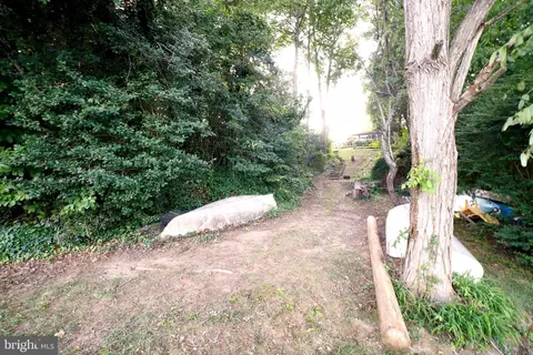 Exterior - 49 Slama Rd, Edgewater, MD 21037 photo 5 of 7