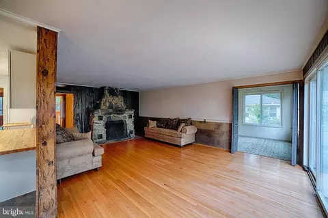 Living - 49 Slama Rd, Edgewater, MD 21037 photo 1 of 5