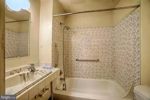 Bath - 49 Slama Rd, Edgewater, MD 21037 photo 1 of 1