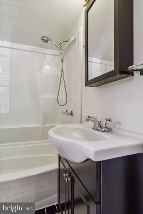 Bath - 1605 Oldtown Rd, Edgewater, MD 21037 photo 2 of 2
