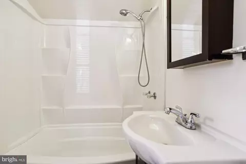 Bath - 1605 Oldtown Rd, Edgewater, MD 21037 photo 1 of 2