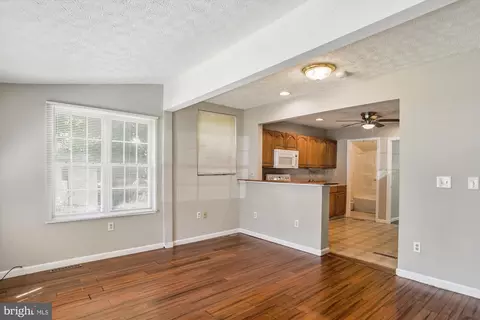 Living - 1605 Oldtown Rd, Edgewater, MD 21037 photo 3 of 4