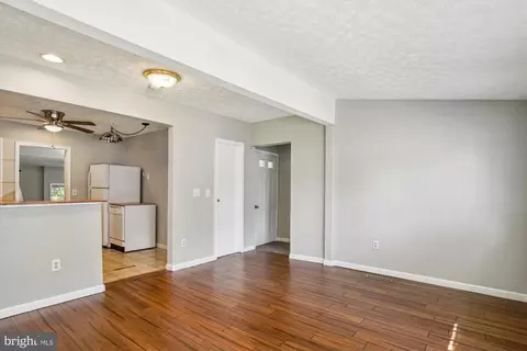 Living - 1605 Oldtown Rd, Edgewater, MD 21037 photo 4 of 4