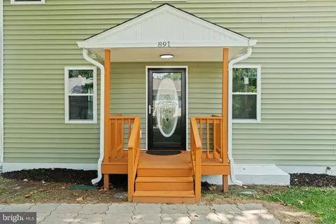 891 Alfred Dr, Pasadena, MD 21122 photo 2