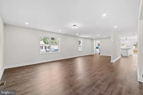 891 Alfred Dr, Pasadena, MD 21122 photo 5