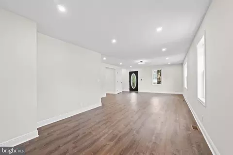891 Alfred Dr, Pasadena, MD 21122 photo 3