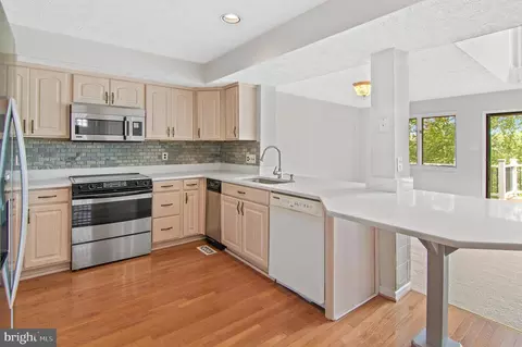 Kitchen - 840 Harbor View Ter, Annapolis, MD 21409 photo 2 of 3