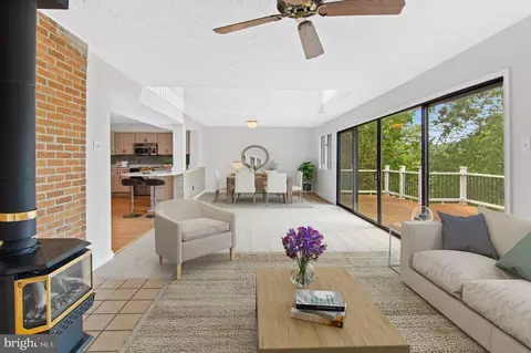 Living - 840 Harbor View Ter, Annapolis, MD 21409 photo 1 of 4