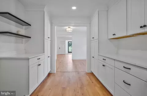Entry Way - 308 Locust Ave, Annapolis, MD 21401 photo 6 of 13