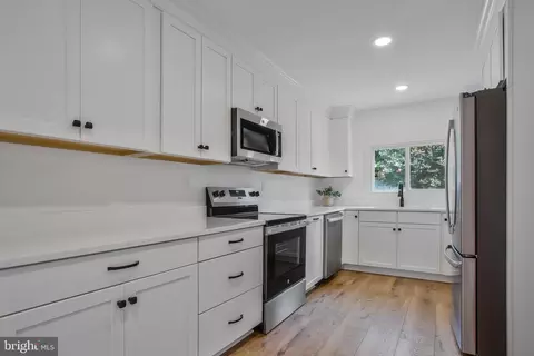 Entry Way - 308 Locust Ave, Annapolis, MD 21401 photo 4 of 13