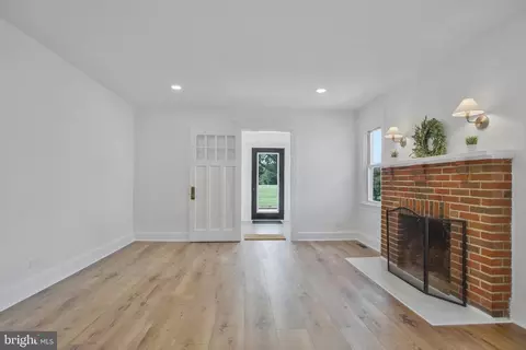 Entry Way - 308 Locust Ave, Annapolis, MD 21401 photo 1 of 13