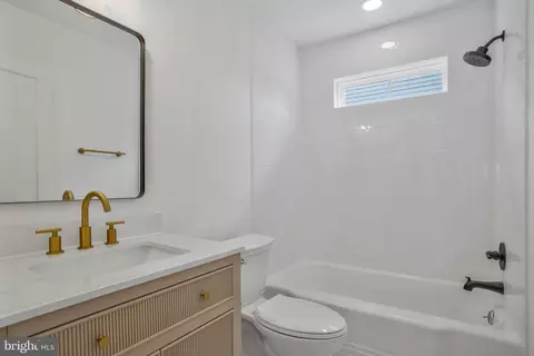 Bath - 308 Locust Ave, Annapolis, MD 21401 photo 1 of 3