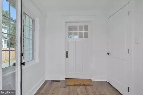 Entry Way - 308 Locust Ave, Annapolis, MD 21401 photo 9 of 13