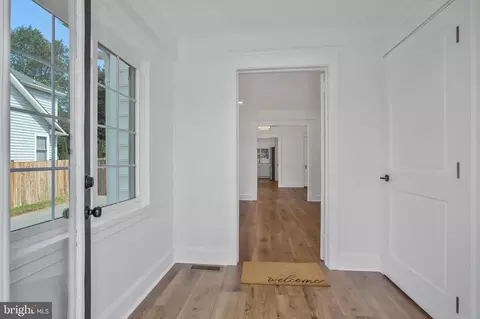 Entry Way - 308 Locust Ave, Annapolis, MD 21401 photo 8 of 13