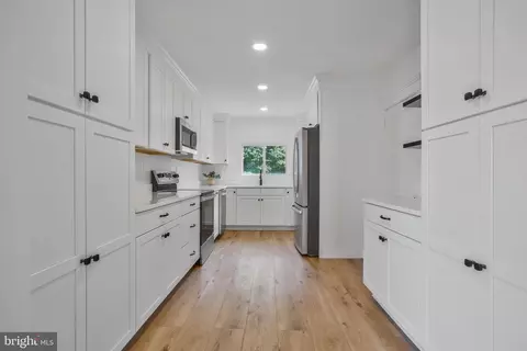 Entry Way - 308 Locust Ave, Annapolis, MD 21401 photo 2 of 13