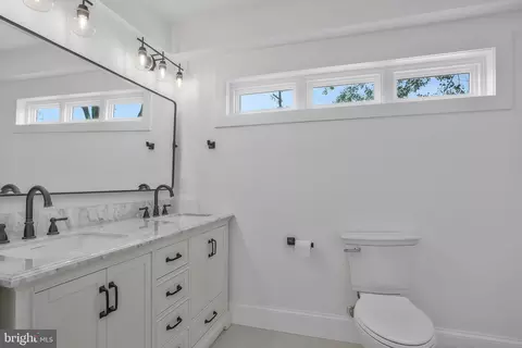 Bath - 308 Locust Ave, Annapolis, MD 21401 photo 3 of 3