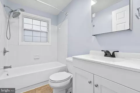 Bath - 1715 Gaffney Ct, Crofton, MD 21114 photo 2 of 2