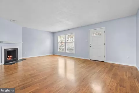 Living - 1715 Gaffney Ct, Crofton, MD 21114 photo 3 of 5