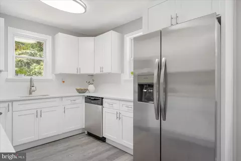 8055 Long Hill Rd, Pasadena, MD 21122 photo 4