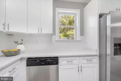 8055 Long Hill Rd, Pasadena, MD 21122 photo 5
