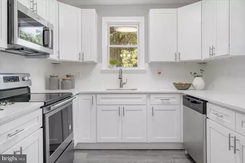 8055 Long Hill Rd, Pasadena, MD 21122 photo 2