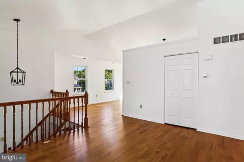 Entry Way - 819 205th St, Pasadena, MD 21122 photo 2 of 3