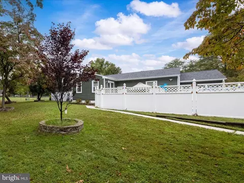 Exterior - 8165 Old Mill Rd, Pasadena, MD 21122 photo 11 of 12