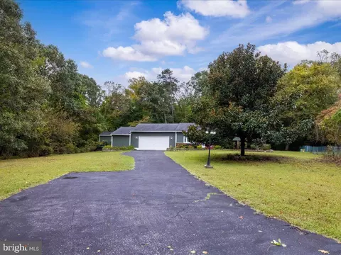 Exterior - 8165 Old Mill Rd, Pasadena, MD 21122 photo 5 of 12