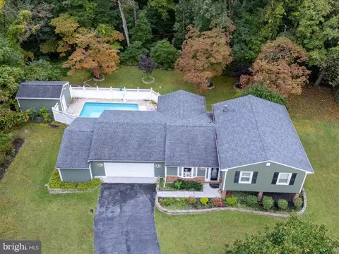 View/Area - 8165 Old Mill Rd, Pasadena, MD 21122 photo 1 of 9