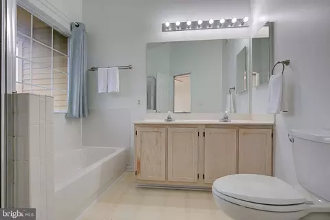 Bath - 2520 Selkirk Ct, Crofton, MD 21114 photo 2 of 3
