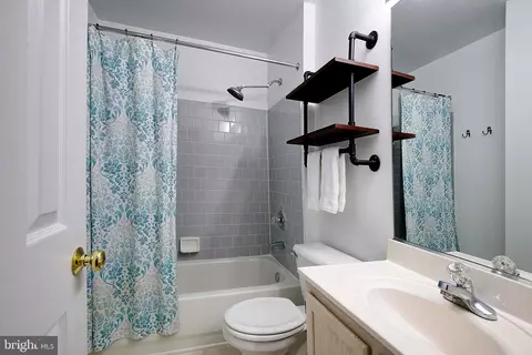 Bath - 2520 Selkirk Ct, Crofton, MD 21114 photo 1 of 3