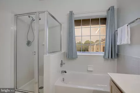 Bath - 2520 Selkirk Ct, Crofton, MD 21114 photo 3 of 3
